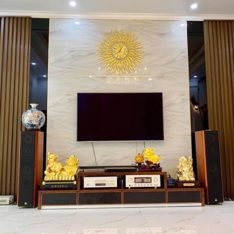 NÊN CHỌN NHỰA ỐP TƯỜNG HAY GẠCH