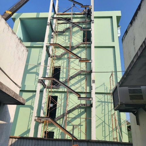                                                  Cầu thang thoát hiểm                                              